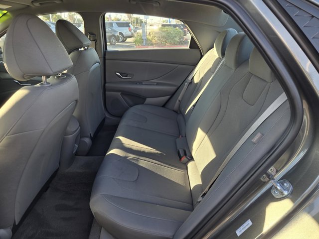 Used 2025 Hyundai Elantra SE FWD image 10