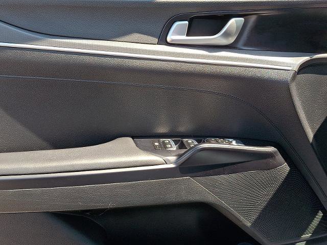 Used 2022 Kia K5 LXS image 13