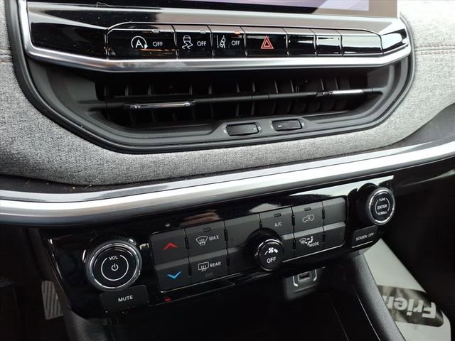 Used 2024 Jeep Compass Latitude image 31