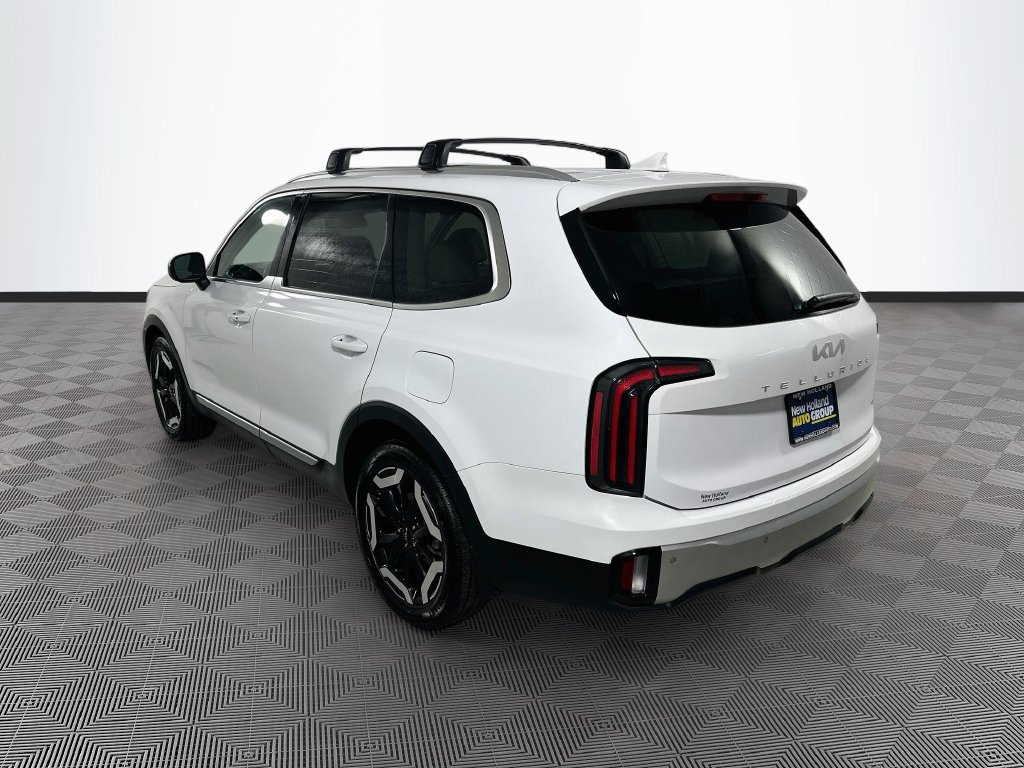 Used 2024 Kia Telluride EX w/ EX Captain's Chair Package AWD/4WD image 8