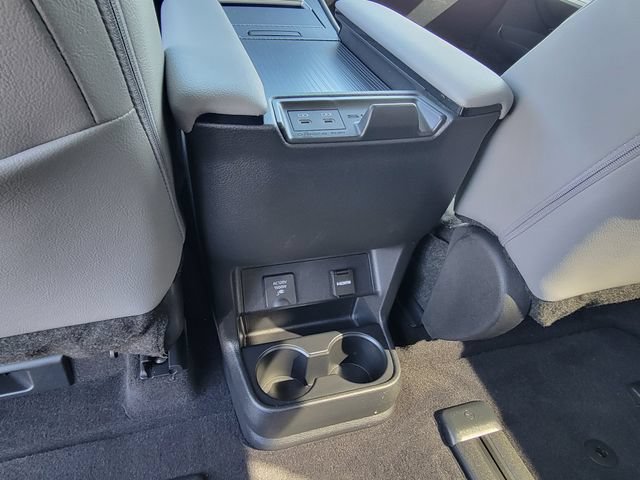 Used 2025 Toyota Sienna XLE w/ XLE Plus Package AWD/4WD image 15