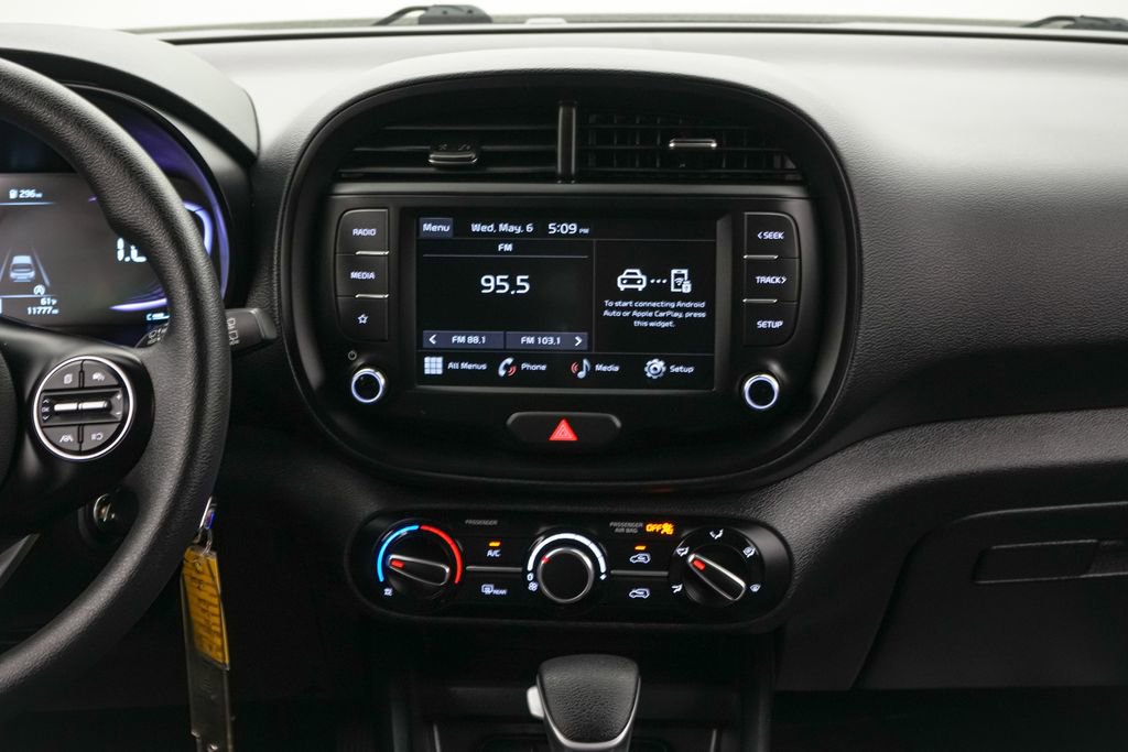 Used 2025 Kia Soul LX FWD image 16
