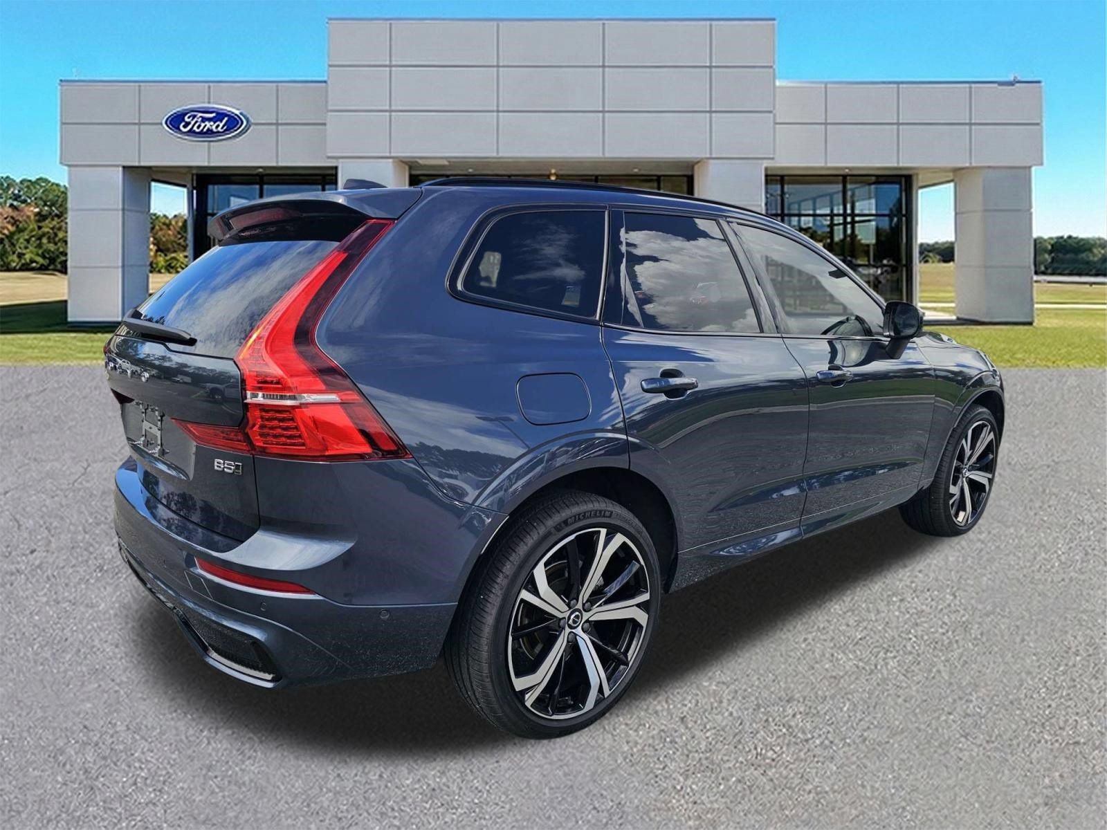 Used 2024 Volvo XC60 B5 Ultimate AWD/4WD image 4