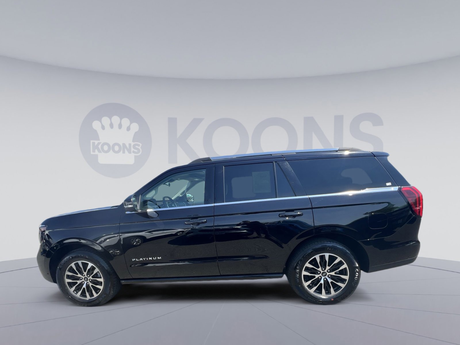 Certified 2025 Ford Expedition Platinum AWD/4WD image 3