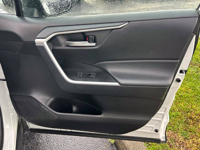 Used 2025 Toyota RAV4 XLE FWD image 40