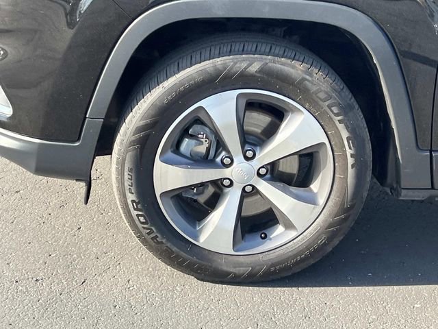 Used 2020 Jeep Cherokee Limited AWD/4WD image 9