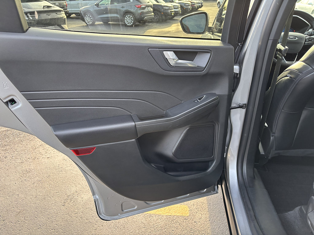Certified 2024 Ford Escape Platinum AWD/4WD image 30