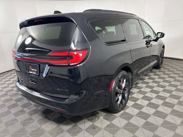 Used 2025 Chrysler Pacifica Limited FWD image 6