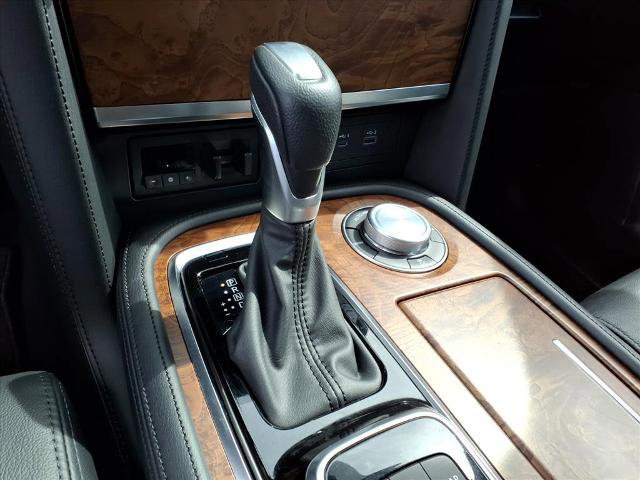 Used 2024 Nissan Armada SL w/ Captain's Chairs Package image 16