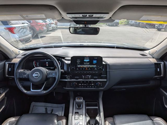 Used 2024 Nissan Pathfinder Platinum AWD/4WD image 17