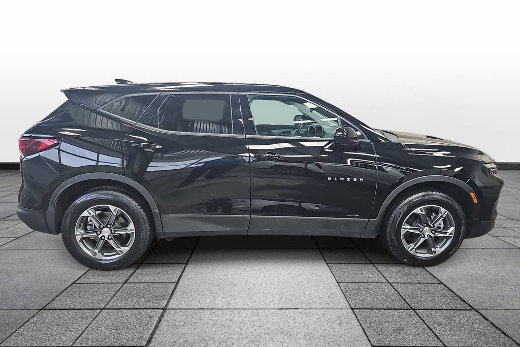 Used 2025 Chevrolet Blazer LT AWD/4WD image 4