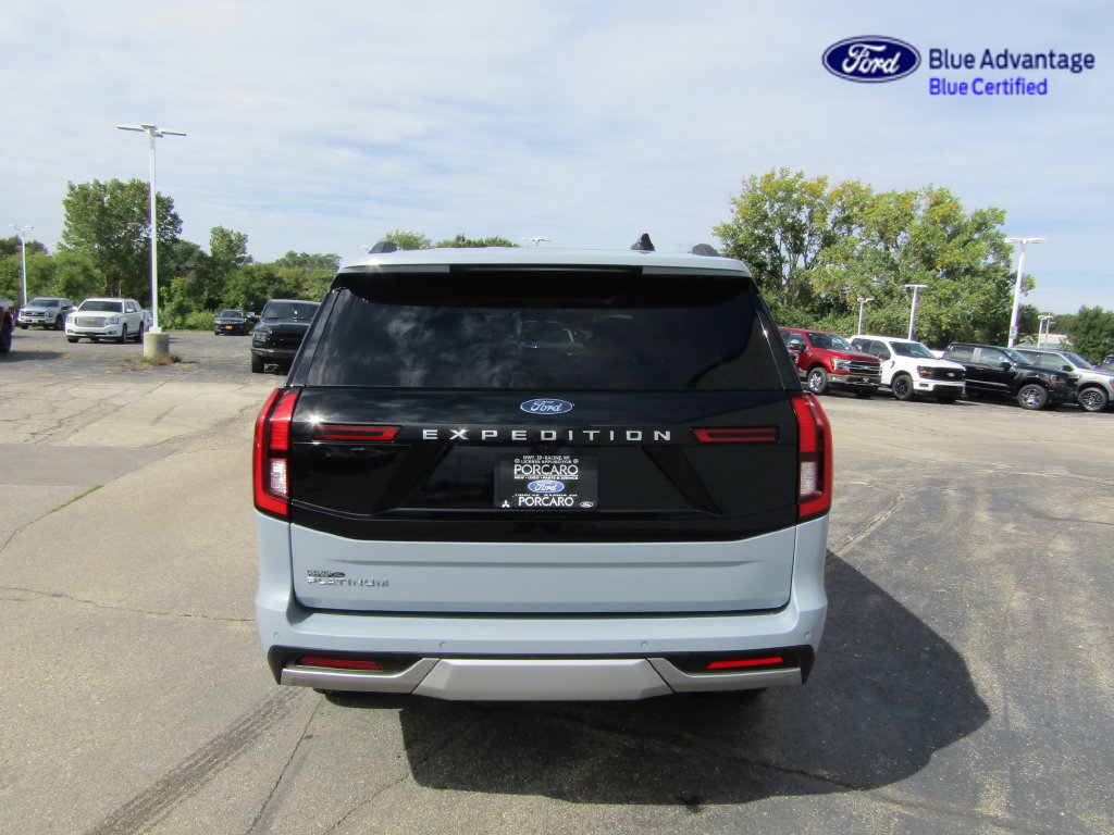Certified 2025 Ford Expedition Platinum w/ Driver's Package AWD/4WD image 8
