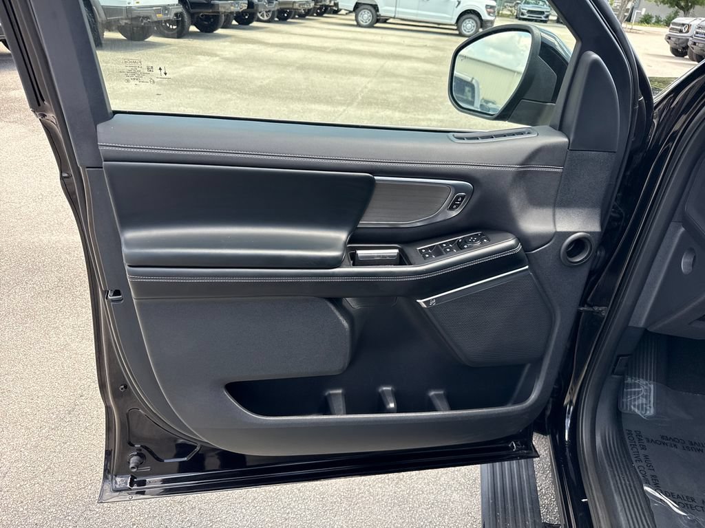 Certified 2025 Ford Expedition Platinum AWD/4WD image 15