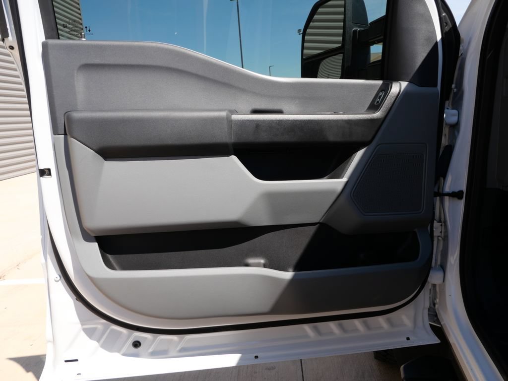 Certified 2026 Ford F550 4x4 Regular Cab Super Duty image 17