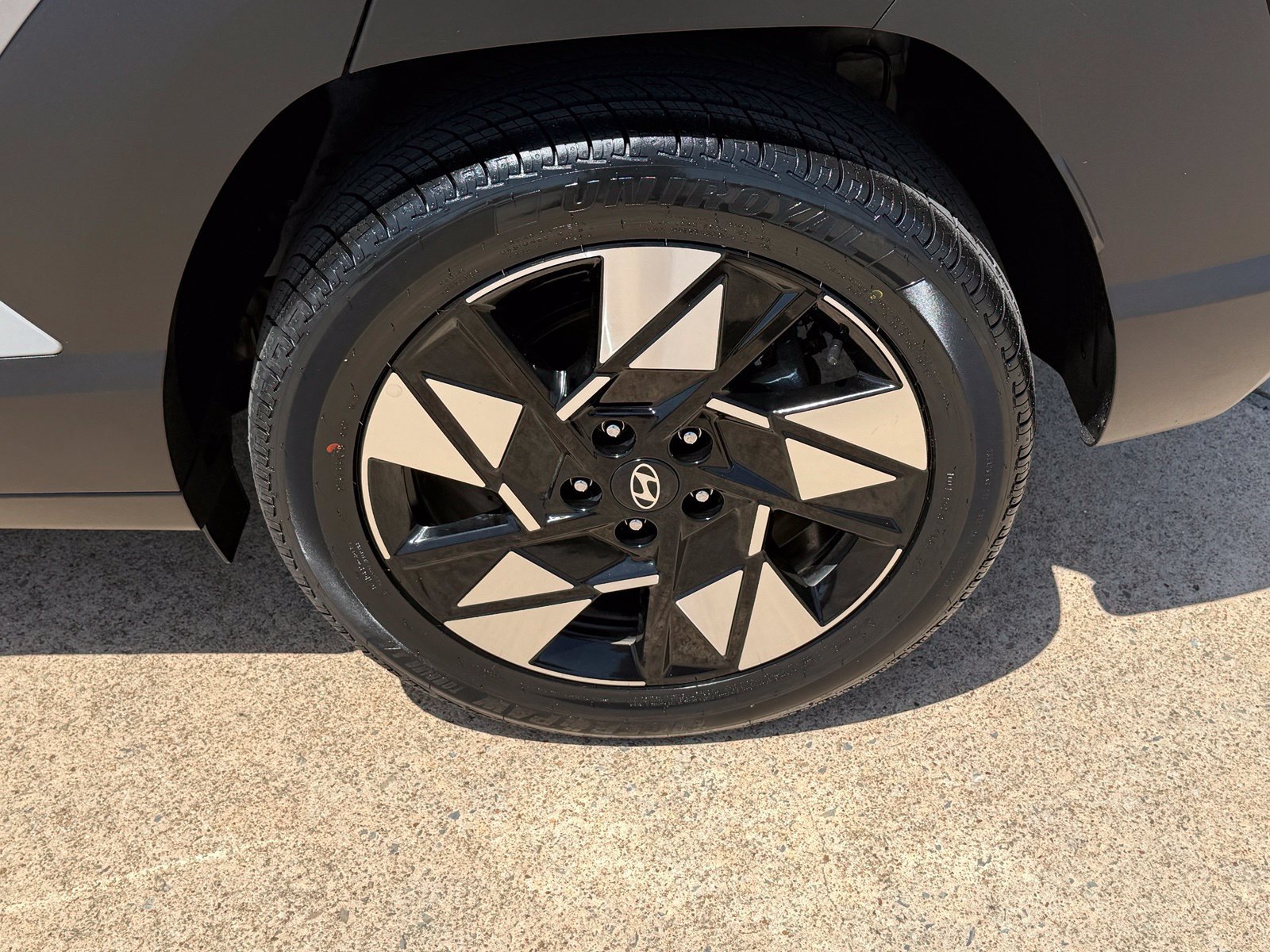 Used 2025 Hyundai Kona SEL FWD image 9