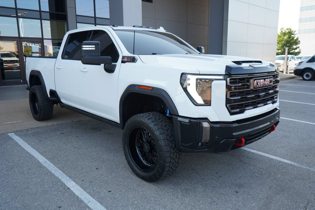 Used 2024 GMC Sierra 2500 AT4X AWD/4WD image 2