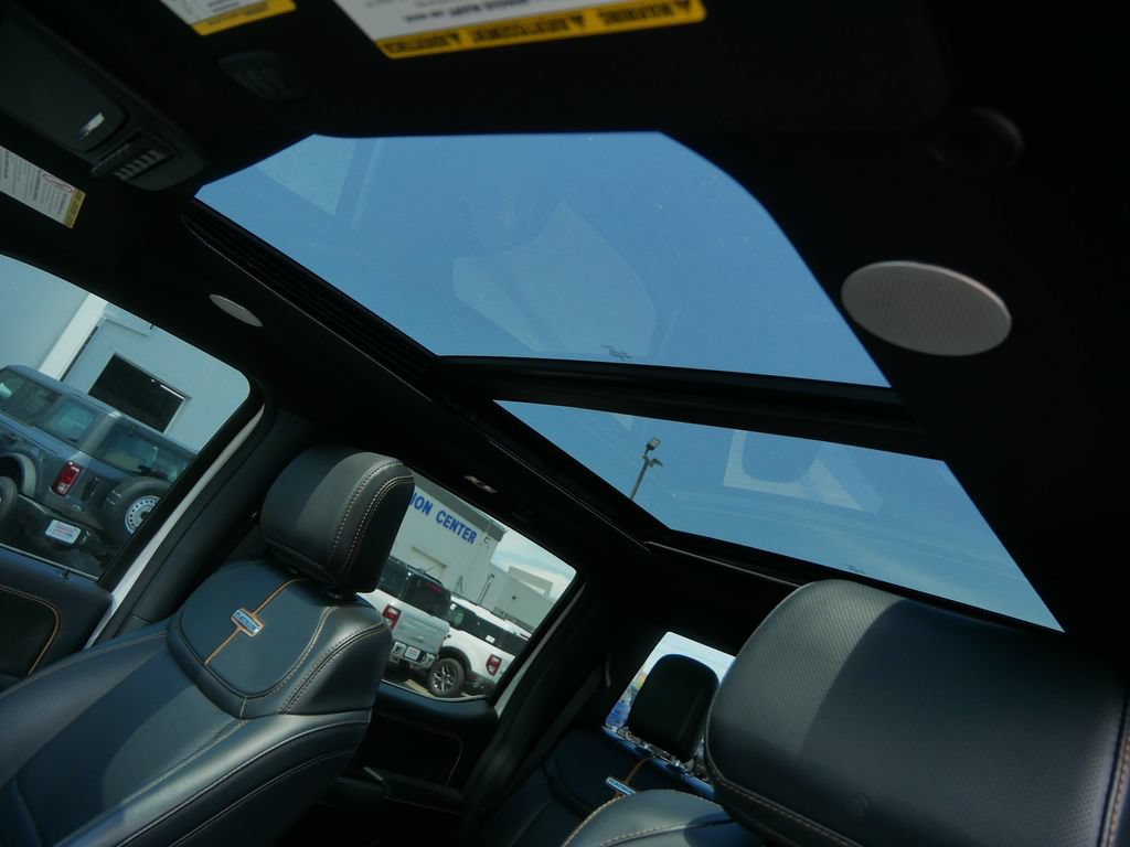 Certified 2023 Ford F350 Platinum AWD/4WD image 18