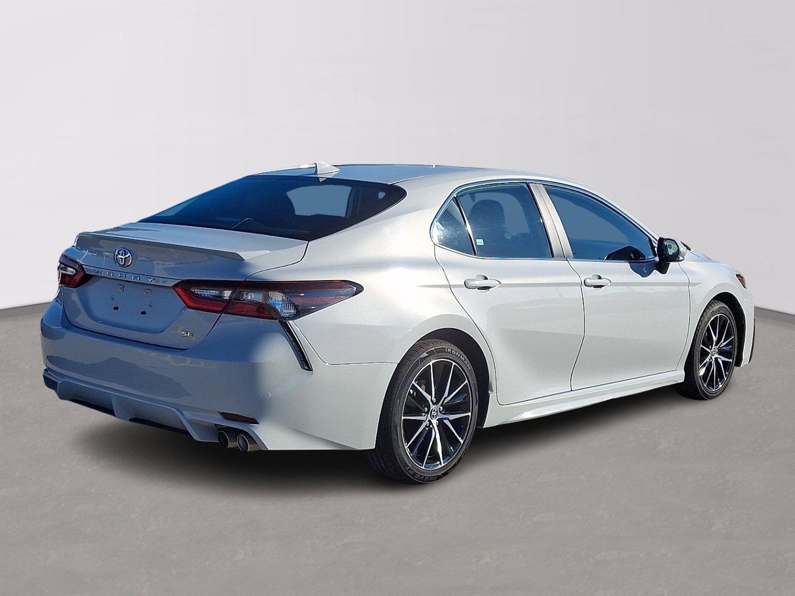 Used 2024 Toyota Camry SE image 6