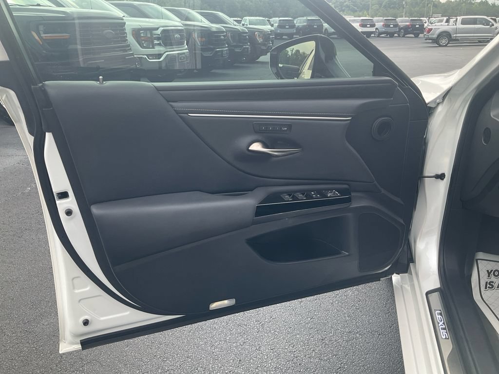 Used 2024 Lexus ES 300h w/ Technology Package FWD image 17