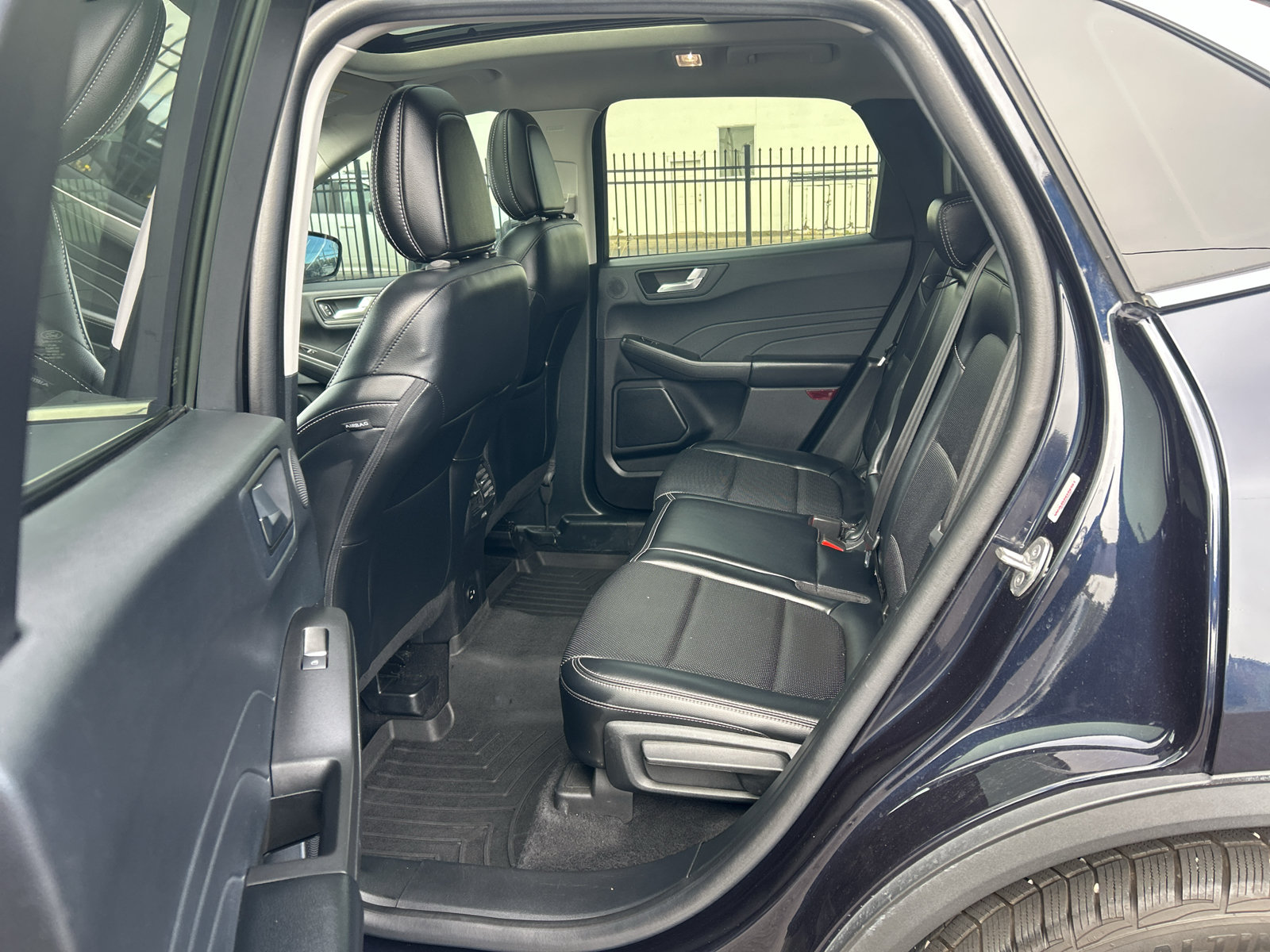 Certified 2021 Ford Escape Titanium AWD/4WD image 33