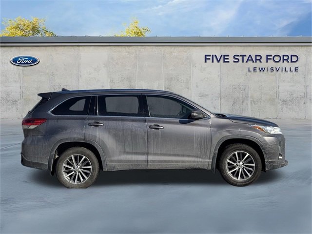 Used 2019 Toyota Highlander XLE image 3