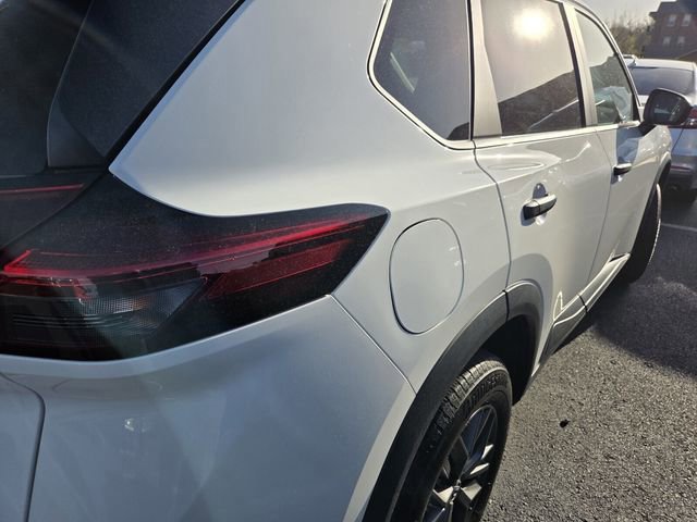 Used 2024 Nissan Rogue S image 5