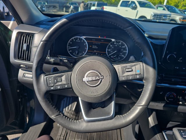 Used 2024 Nissan Pathfinder SL AWD/4WD image 14