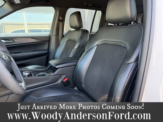 Used 2024 Jeep Grand Cherokee Altitude AWD/4WD image 9