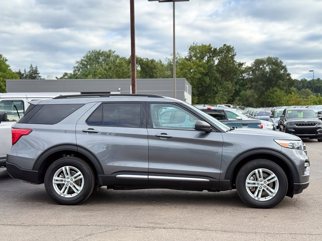 Certified 2024 Ford Explorer XLT w/ Equipment Group 202A AWD/4WD image 30