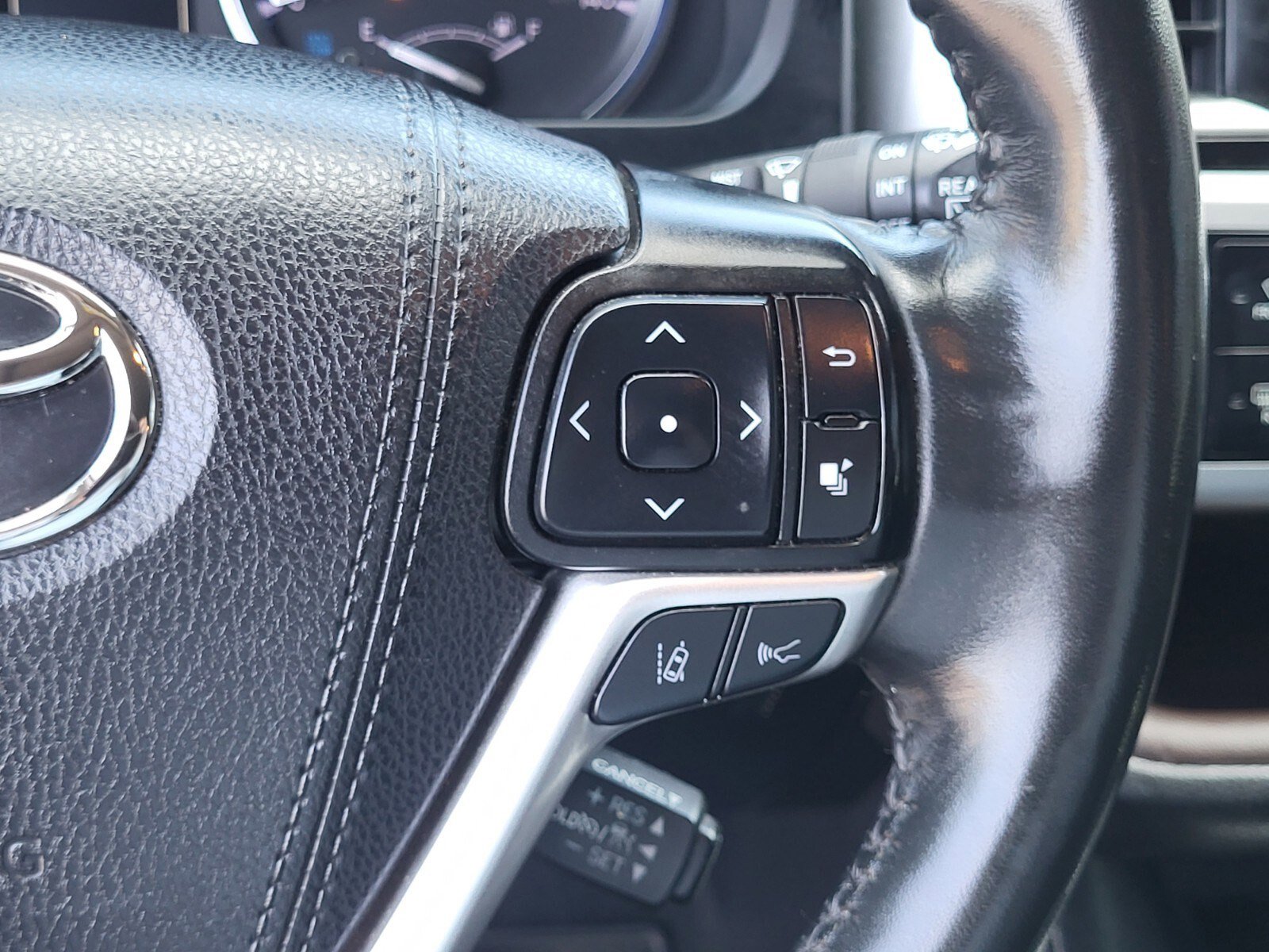 Used 2019 Toyota Highlander Limited Platinum FWD image 27
