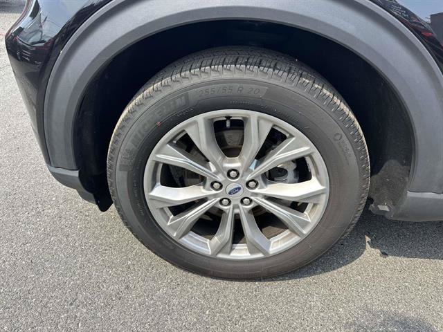 Certified 2023 Ford Explorer XLT w/ Equipment Group 202A AWD/4WD image 4