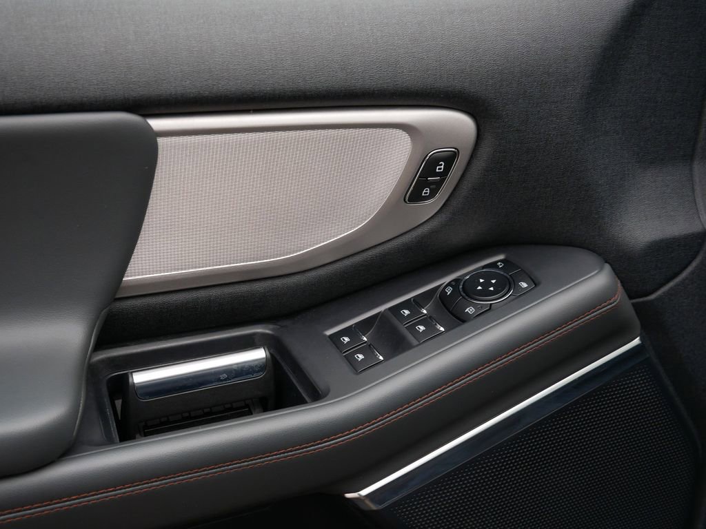Certified 2025 Ford Expedition Active AWD/4WD image 17