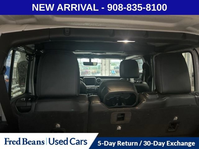 Used 2018 Jeep Wrangler Unlimited Sahara AWD/4WD image 9