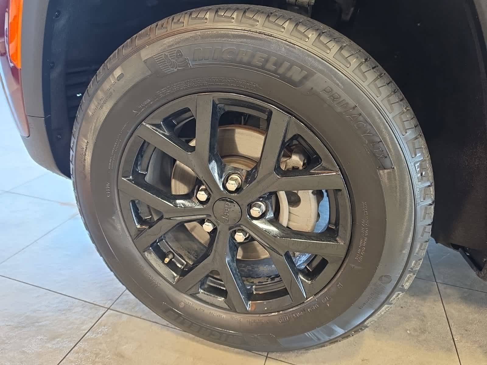 Used 2025 Jeep Grand Cherokee Altitude AWD/4WD image 15