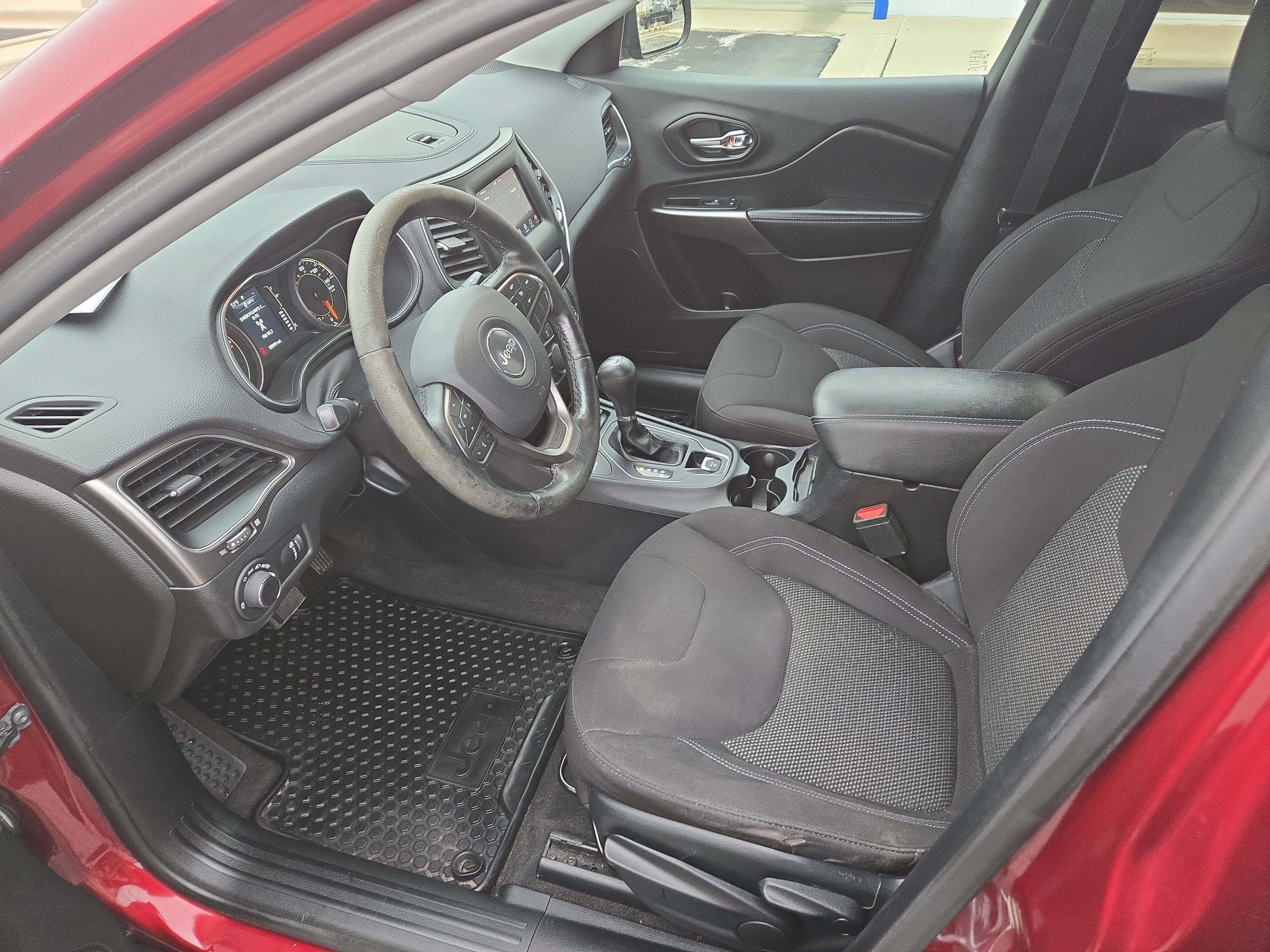 Used 2020 Jeep Cherokee Latitude w/ Cold Weather Group image 14