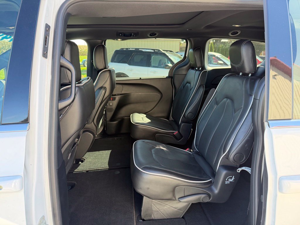 Used 2026 Chrysler Pacifica Limited AWD/4WD image 19