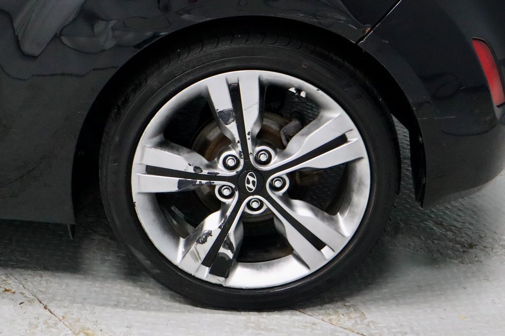 Used 2017 Hyundai Veloster Value Edition image 19