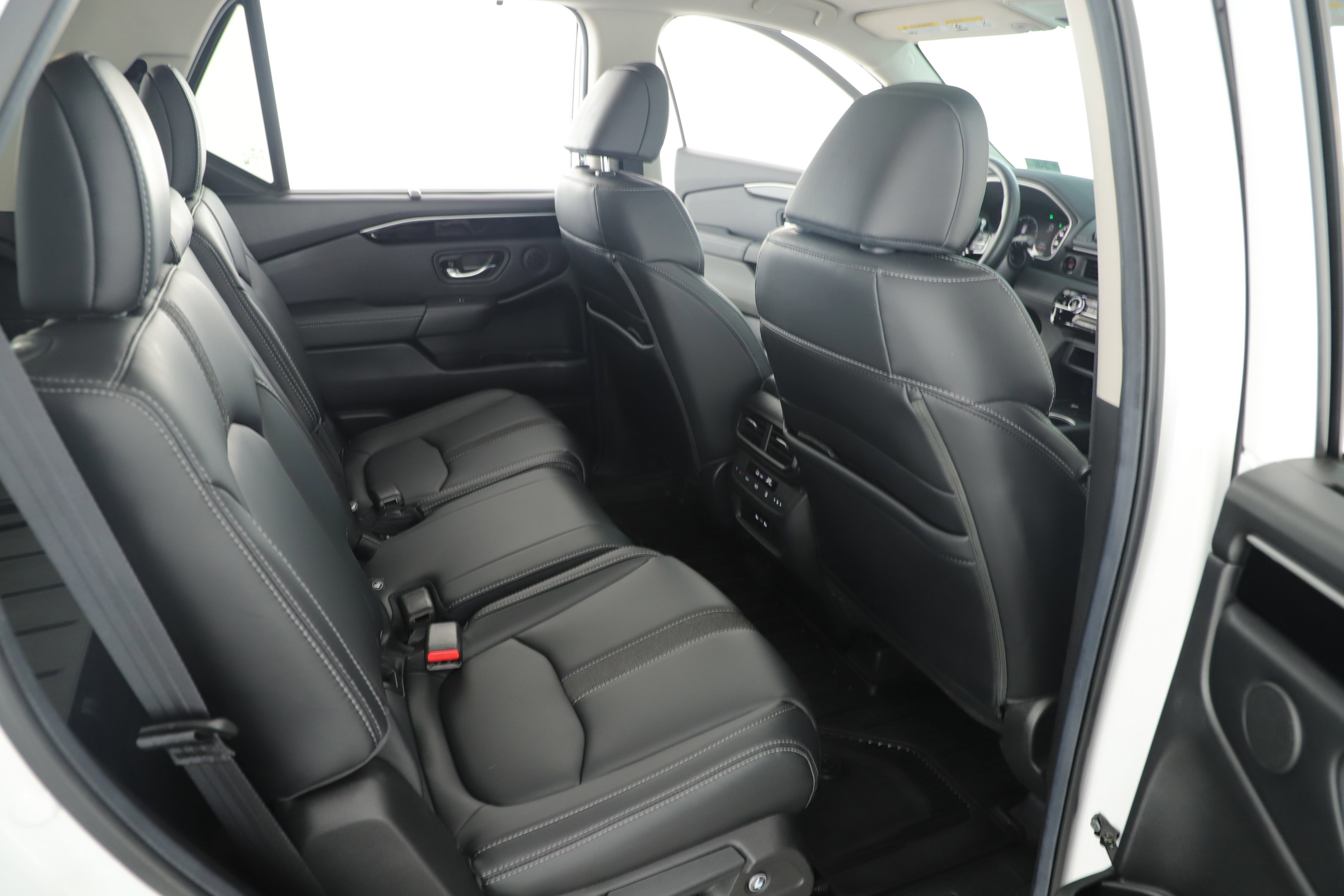 Used 2025 Honda Pilot Touring image 22