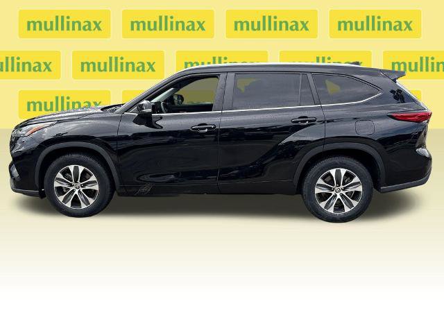 Used 2023 Toyota Highlander XLE FWD image 11