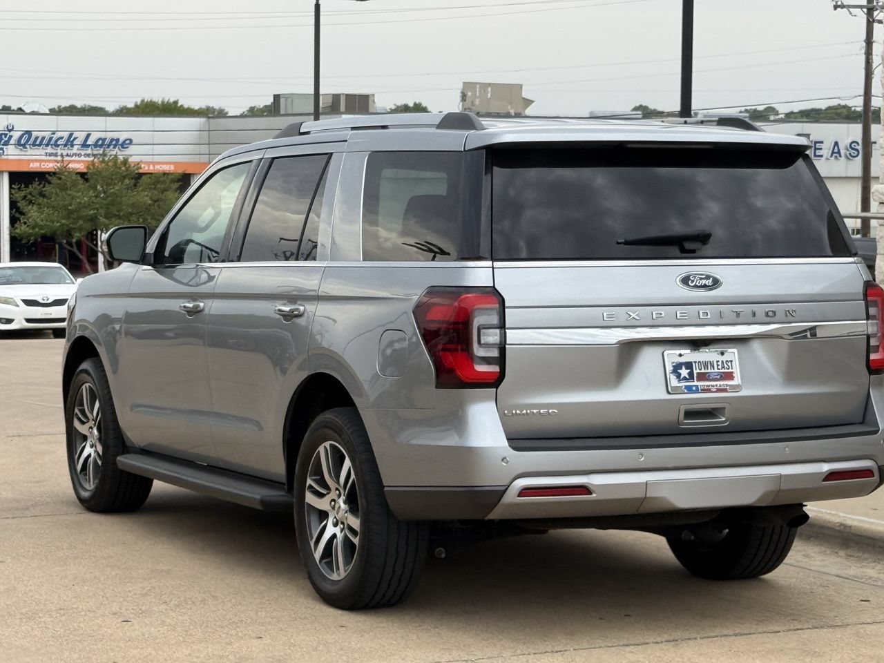 Certified 2024 Ford Expedition Limited RWD image 5