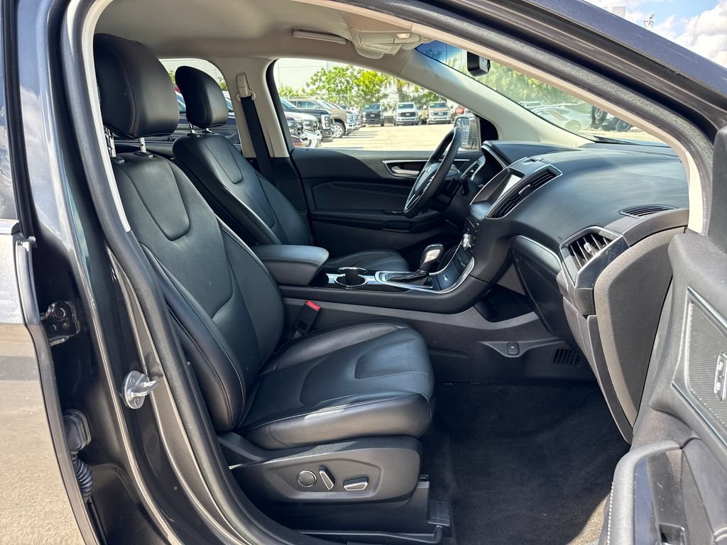 Certified 2018 Ford Edge Titanium FWD image 25