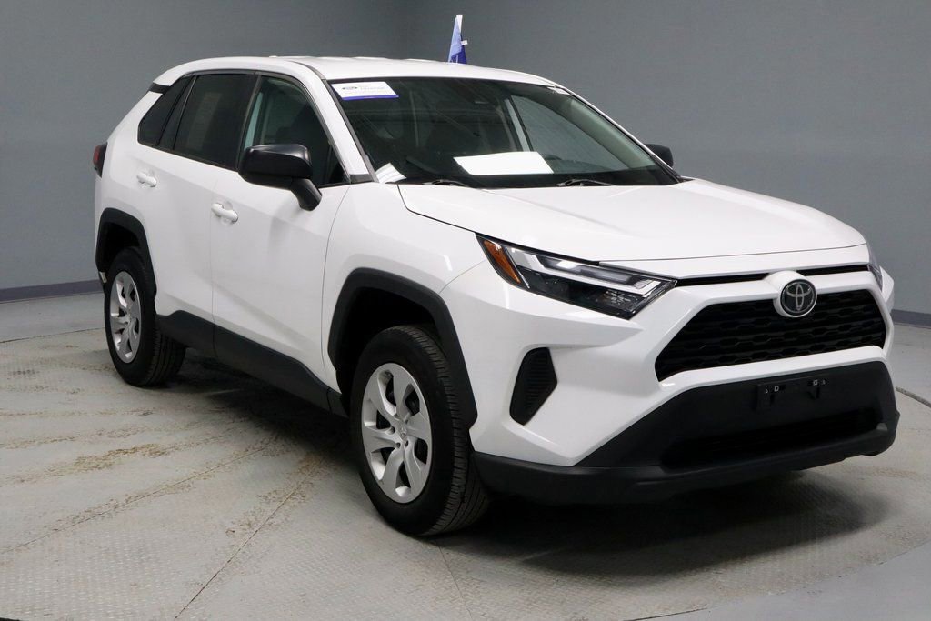 Used 2024 Toyota RAV4 LE image 7