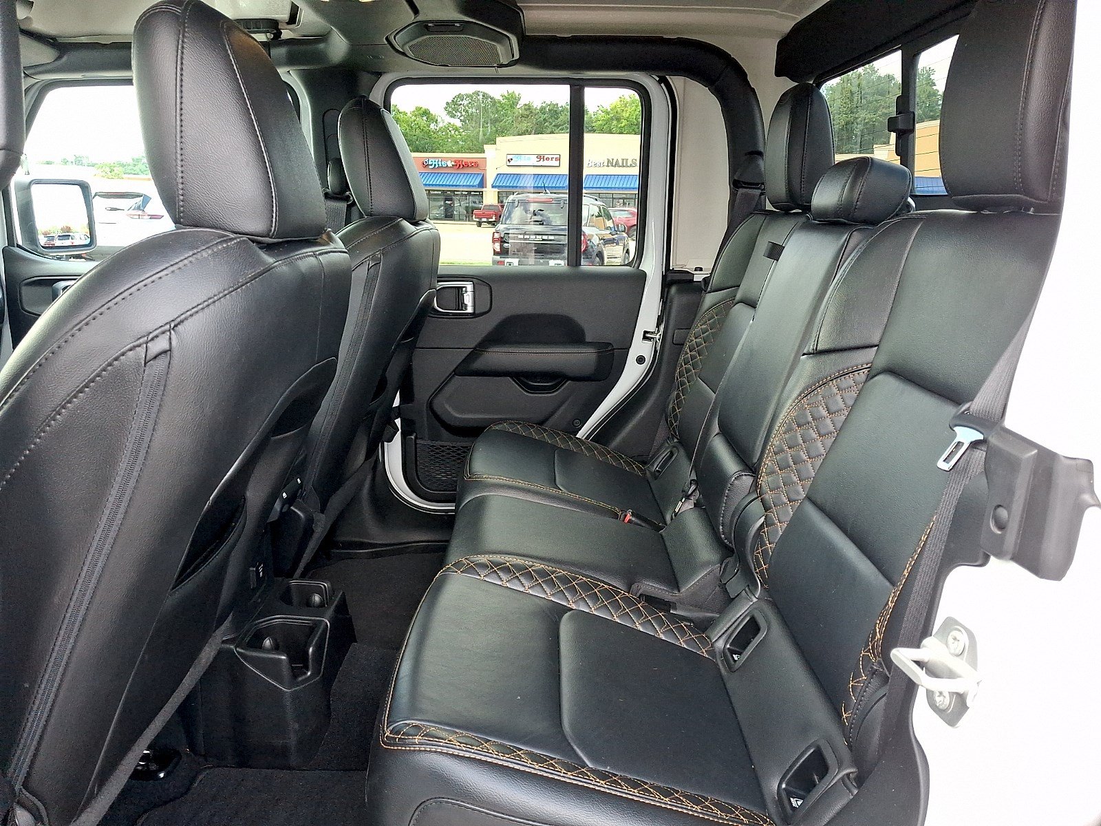 Used 2023 Jeep Gladiator Overland AWD/4WD image 9