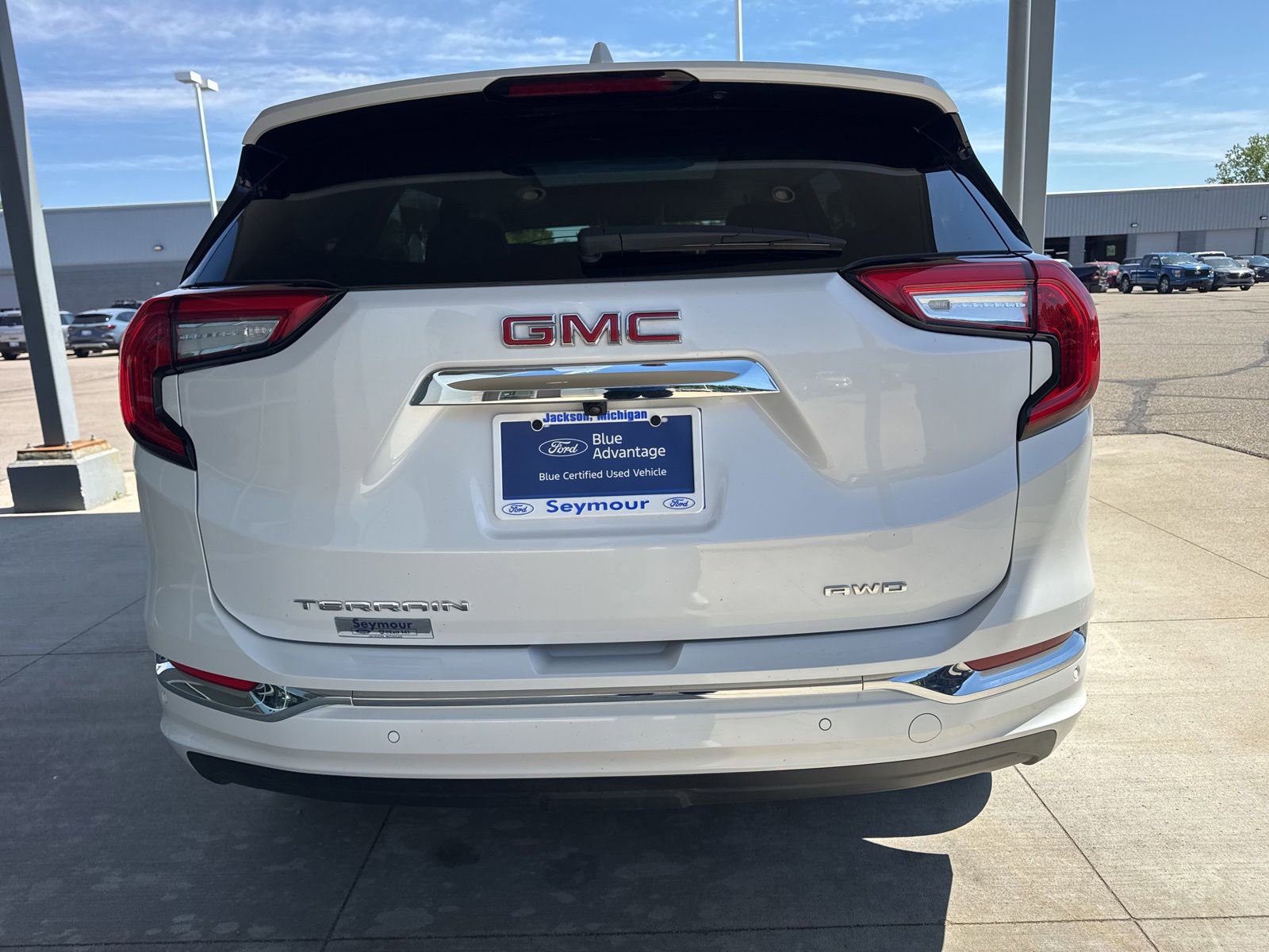 Used 2024 GMC Terrain Denali w/ Denali Premium Package AWD/4WD image 6