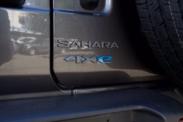 Used 2025 Jeep Wrangler Unlimited Sahara w/ Safety Group AWD/4WD image 13