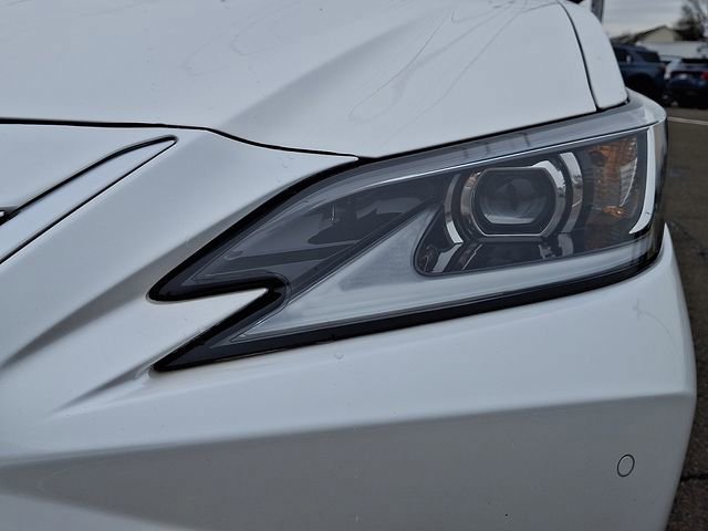 Used 2022 Lexus ES 300h w/ Accessory Package image 9