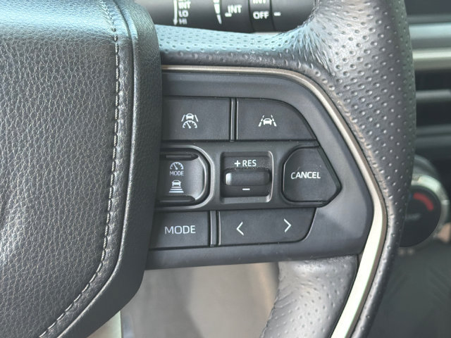 Used 2025 Toyota 4Runner SR5 AWD/4WD image 27