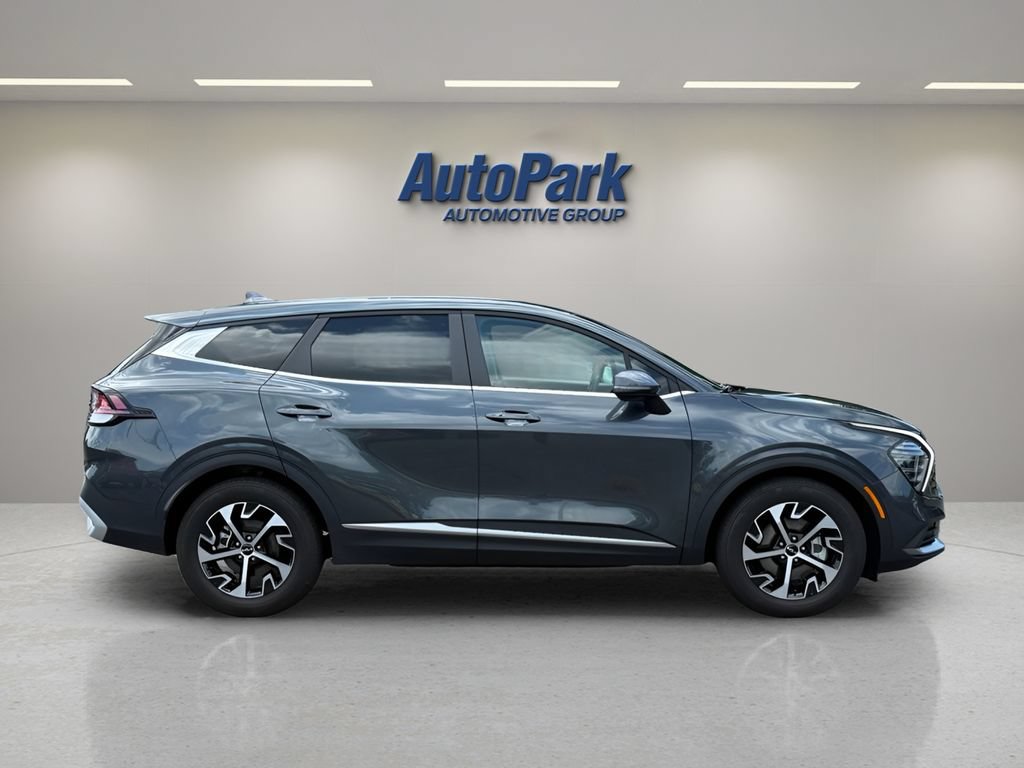 Used 2025 Kia Sportage EX FWD image 8