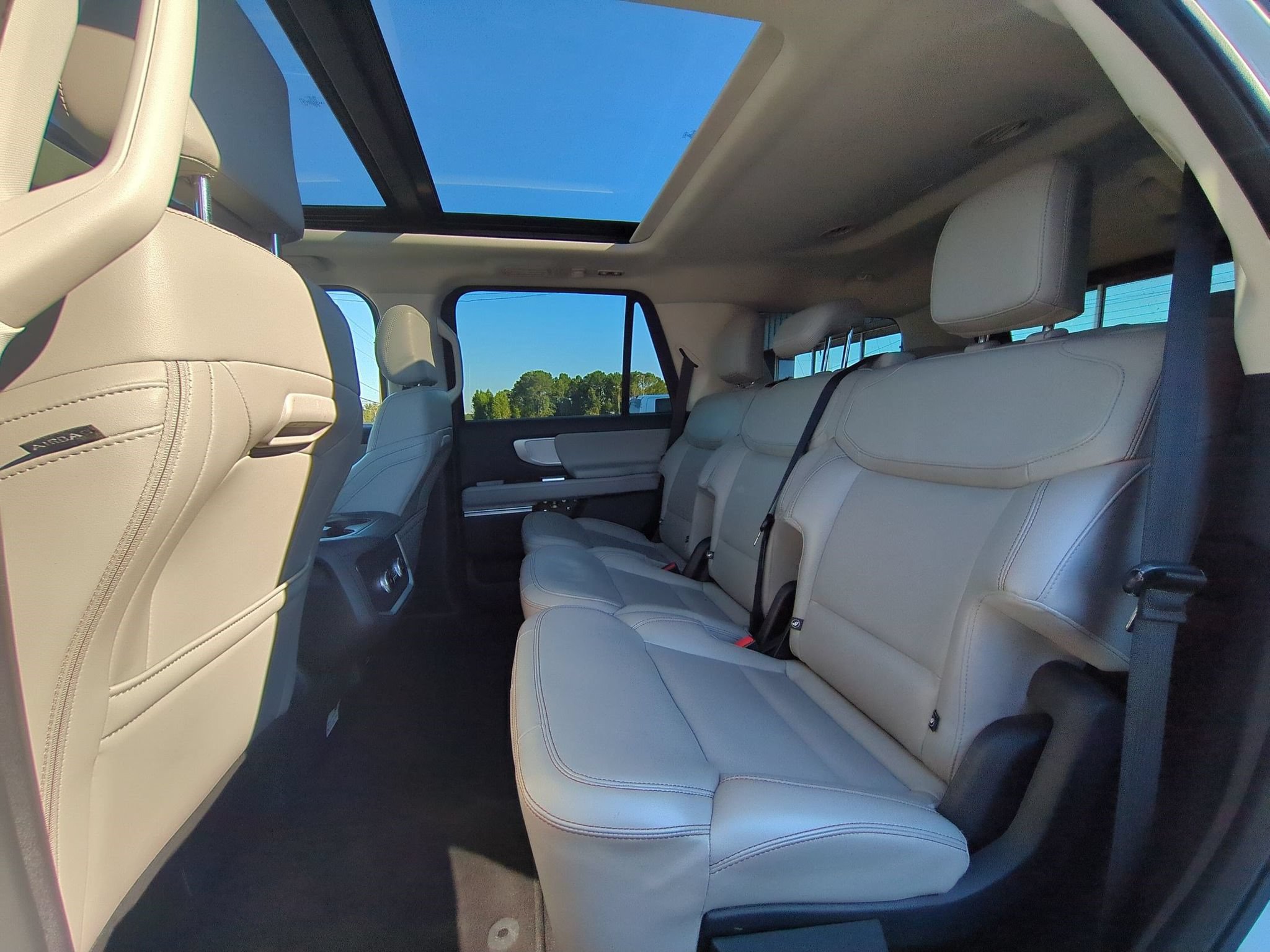 Certified 2025 Ford Expedition Active AWD/4WD image 26