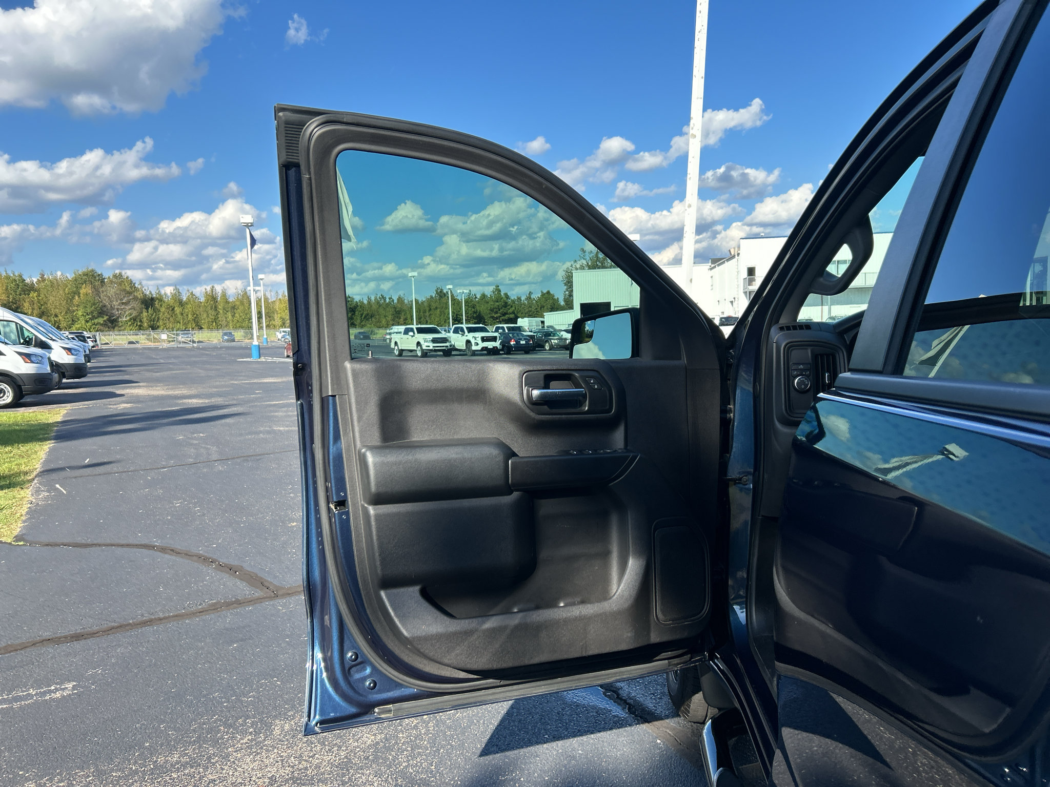 Used 2019 Chevrolet Silverado 1500 Custom w/ Custom Value Package RWD image 17
